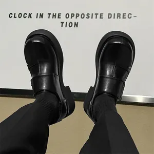 Classic black British style chunky derby shoes for men with soft leather and round toe