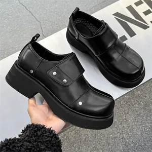 Men's black chunky British style business casual leather shoes with platform sole and rivets