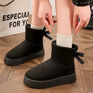 Eleganti stivali da neve neri con plateau da donna dotati di fodera in pelliccia e fiocco