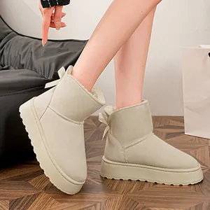 Eleganti stivali da neve beige con plateau, dettaglio fiocco e calda fodera in peluche