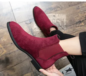Burgundyfarbene Chelsea-Boots für Herren aus feinem Wildleder mit spitzer Zehenpartie
