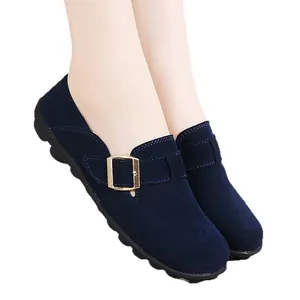 Bequeme marineblaue Damen-Loafer aus Wildleder mit modischer goldener Schnalle.