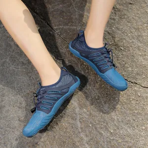 Scarpe da scoglio blu ad asciugatura rapida per nuoto ed escursionismo all'aperto.