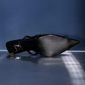 Elegante schwarze Stiletto-Pumps mit spitzer Zehenpartie und glänzendem Finish