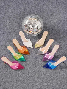 Collezione di sandali con tacco alto in PVC trasparente a punta in vari colori vivaci