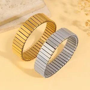 Detailansicht goldener und silberner Edelstahlarmbänder im Uhrenarmband-Stil für Damen