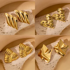 Boucles d'Oreilles Clous en Acier Inoxydable Style Européen Américain Forme de Cœur Texture Géométrique Irrégulière à Vagues pour Femmes Bijoux de Mode