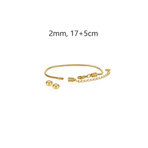 Vista dettagliata del bracciale a catena serpente in acciaio oro 2mm, lungo 17+5cm