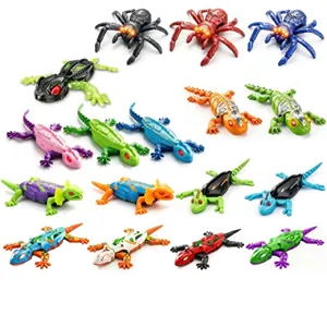 Set di giocattoli colorati in plastica insetti e lucertole per il gioco educativo