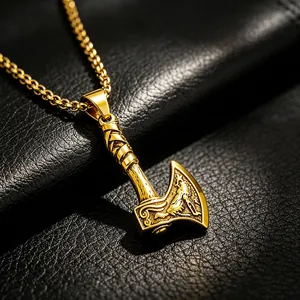Wikinger Doppelaxt Anhänger Halskette für Herren mit einem edlen Finish in Gold