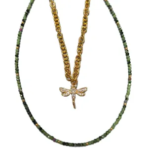 Collier superposé avec pendentif libellule et perles rubis zoïsite en acier titane doré élégant