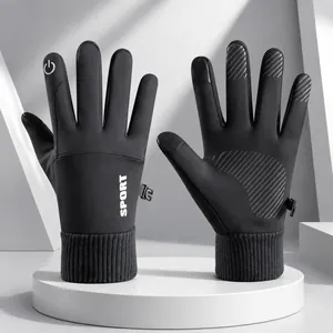 Vista dettagliata di guanti sportivi neri touch con grip antiscivolo e fodera in pile