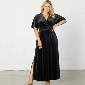 Elegant black velvet maxi dress with V-neck and short sleeves for evening parties