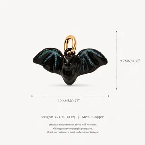 Pendentif chauve-souris en émail avec détails à paillettes bleues, bijoux en cuivre, 19,6 mm