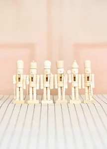 Set van 6 onbeschilderde houten notenkrakerfiguren van 13 cm voor DIY-kerstversiering.