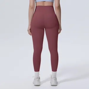 Vista posteriore di leggings yoga malva a vita alta con design push-up senza cuciture