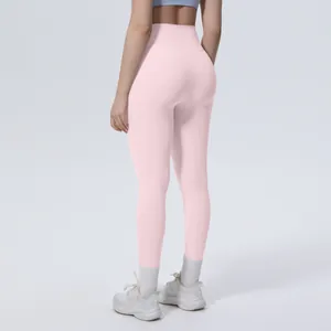 Vista dettagliata posteriore dei leggings rosa a vita alta per lo yoga e il fitness.