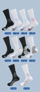 Détails des chaussettes de basket-ball rembourrées dans plusieurs combinaisons de couleurs
