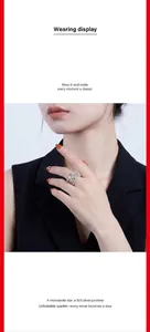 Modell trägt einen luxuriösen S925 Silber Moissanit Ring mit funkelndem Design