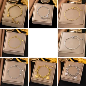 Colección de ocho pulseras minimalistas de acero inoxidable para mujer en oro y plata