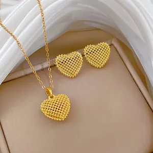 Elegant gold-plated heart-shaped lattice mesh pendant necklace and stud earrings set