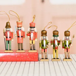 Set de 6 adornos clásicos de madera del soldado Cascanueces con diseños pintados a mano