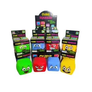 Set de juguetes antiestrés cube squeeze con caras de emoji y empaque individual