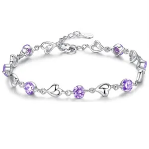 Élégant bracelet coeur plaqué argent avec cristaux violets et maillons coeur délicats