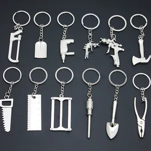 Juego de 12 llaveros de herramientas en miniatura de metal plateado