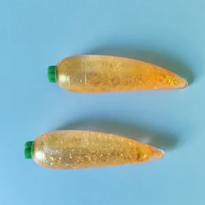 Λεπτομερής όψη παιχνιδιών squishy καρότου με μαλτόζη και χρυσό γκλίτερ