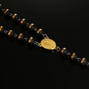 Collana rosario 8mm in acciaio inossidabile dorato e silicone nero con medaglia