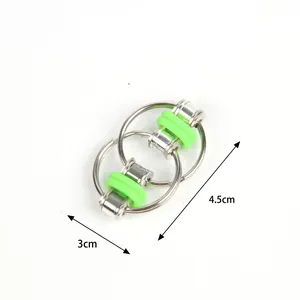 Bicycle chain fidget toy detail with 3cm and 4.5cm dimensions clearly marked on white