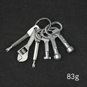 Kreatives 83g Multifunktions-Schlüsselanhänger-Set aus Metall mit Minischraubenschlüssel