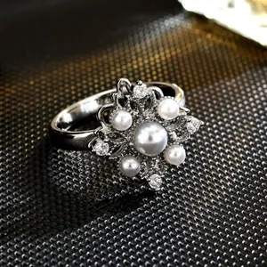 Elegant vintage rotatable ring with pearls and crystals in a floral square design