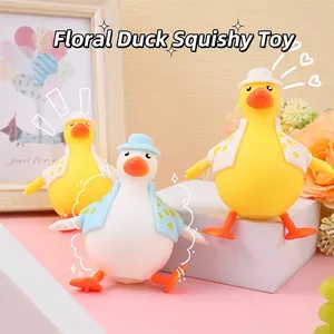 Mignon Canard Dessin Animé Squishy Rebond Lent Jouet Anti-stress Avec Chapeau Vêtements Pour Enfants Adultes Bureau Maison Cadeau Décompressif