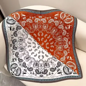 Carré de soie style français avec motif paisley bicolore orange et blanc de luxe