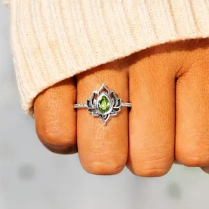 Bague Ouverte Ajustable en Cuivre Lotus et Zirconia Vintage pour Femme Bague en Cristal Goutte d'Eau Bijoux Cadeau