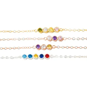 Lot de quatre bracelets minimalistes en or et argent avec pierres de naissance