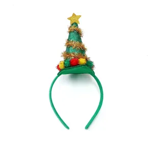 Feestelijke groene kerstboom hoofdband met gouden ster en kleurrijke pompons voor de feestdagen