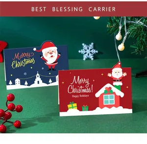 Vista detallada de tarjetas de felicitación navideñas con Papá Noel y sobres rojos