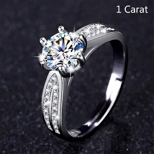 Κομψό μονόπετρο δαχτυλίδι moissanite 1 καρατίου με δέσιμο έξι δοντιών σε ασήμι