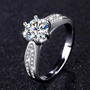 Elegante anillo solitario de moissanita de 1 quilate con engaste de seis garras plata