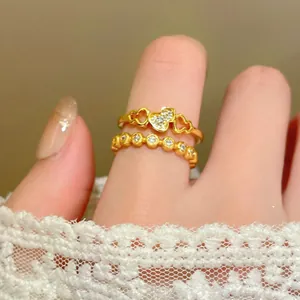 Anello a zucca svuotato color oro con cristalli scintillanti per un look di lusso