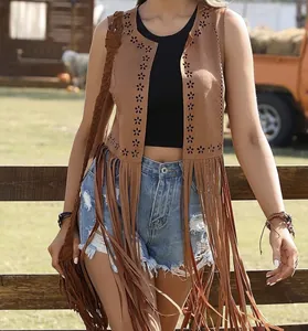 Gilet à franges marron de style bohème western avec des motifs floraux ajourés
