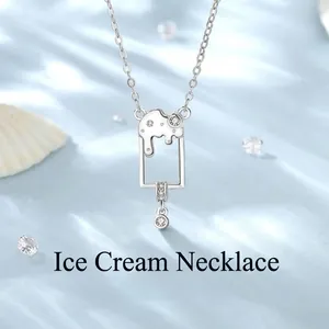 Collana con ciondolo a forma di ghiacciolo in argento sterling e zirconi su fondo blu
