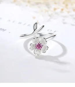 Squisito anello aperto in argento sterling 925 fiore di ciliegio con cristallo rosa centrale