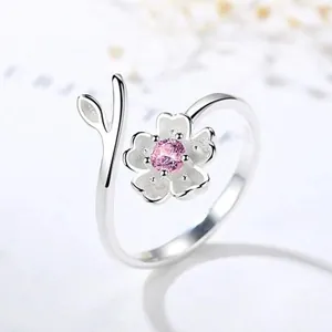 Elegante anello aperto in argento sterling 925 a forma di fiore di ciliegio con cristallo