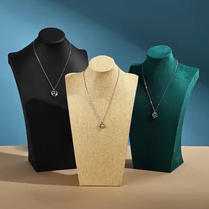 Elegante set di 3 busti espositori per collane in PU nero, lino beige e velluto verde