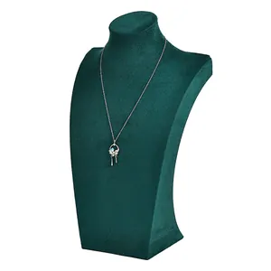 Elegante espositore collane in velluto verde scuro per conservazione professionale di gioielli