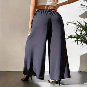 Élégant pantalon large en mousseline bleu marine pour femmes, vue arrière du drapé fluide